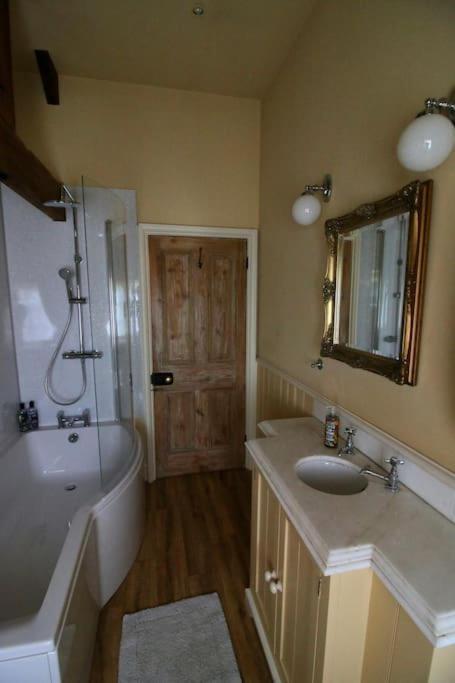 Characterful Yorkshire Cottage, Beautiful Views Экстерьер фото